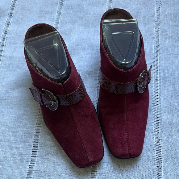 AEROSOLES Burgundy Mules with Belt Strap - Picture 1 of 13